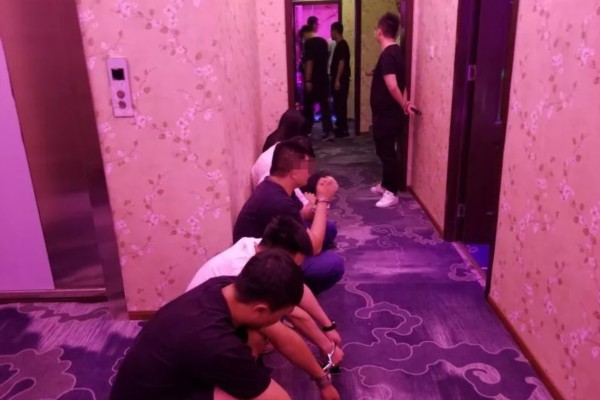 告别久坐，老人专属简单健身操，在家也能轻松做！(老年人坐着的健身操)